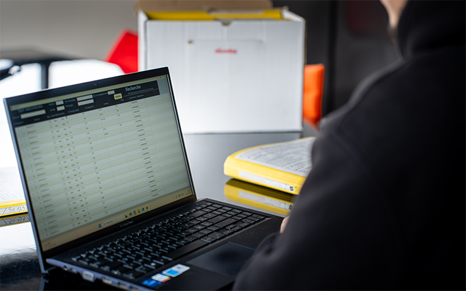 Ordinateur portable sur un bureau